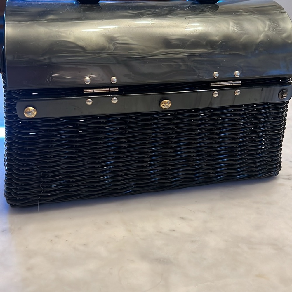 Vintage wicker bag w lucite - Picture 6 of 6